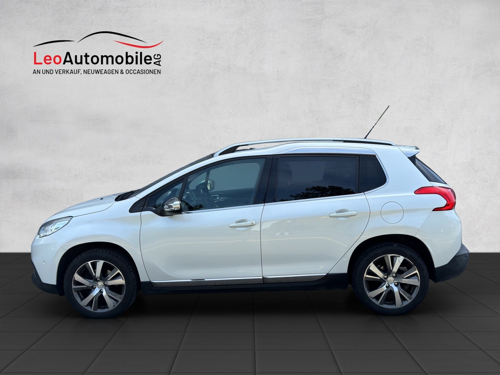 PEUGEOT 2008 1.2 PureTech Allure, Petrol, Second hand / Used, Manual - 2