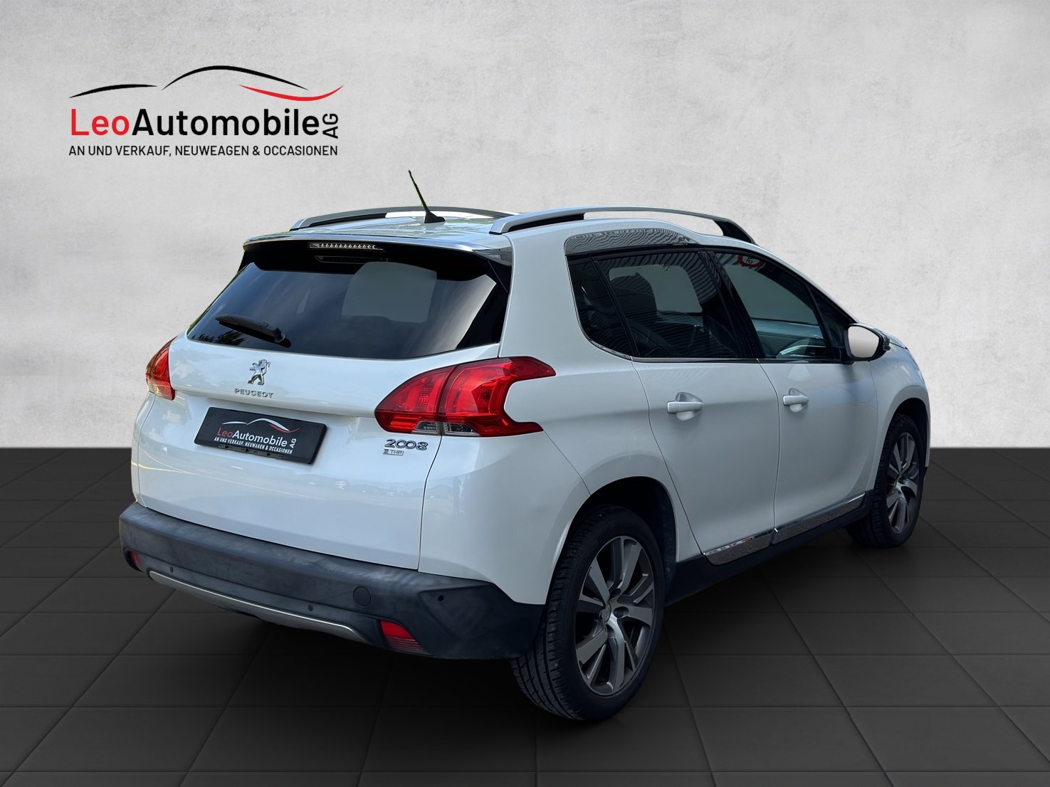 PEUGEOT 2008 1.2 PureTech Allure, Petrol, Second hand / Used, Manual - 4
