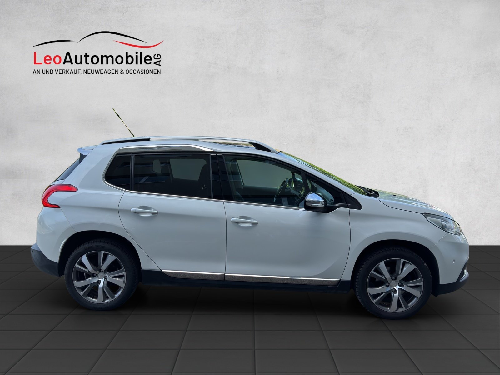 PEUGEOT 2008 1.2 PureTech Allure, Petrol, Second hand / Used, Manual - 5