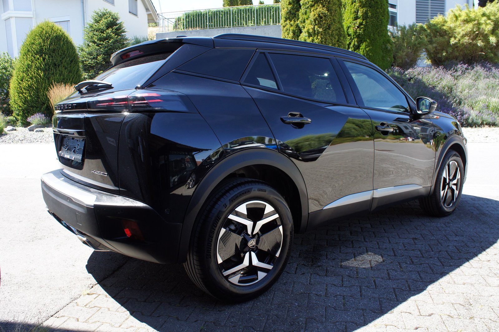 PEUGEOT 2008 1.2 Hybrid 145 MHEV GT, Mild-Hybrid Petrol/Electric, Second hand / Used, Automatic - 4