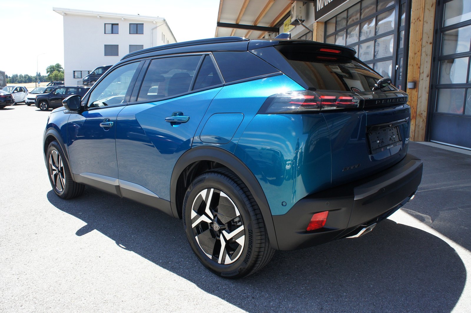PEUGEOT 2008 1.2 Hybrid 145 MHEV GT, Mild-Hybrid Petrol/Electric, Second hand / Used, Automatic - 3