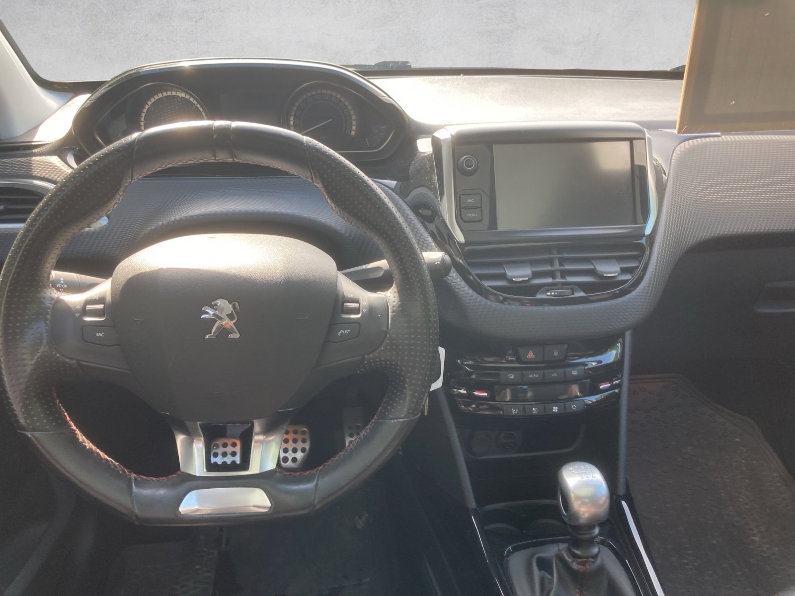 PEUGEOT 2008 1.2 PureTech GT Line, Benzin, Occasion / Gebraucht, Handschaltung - 5