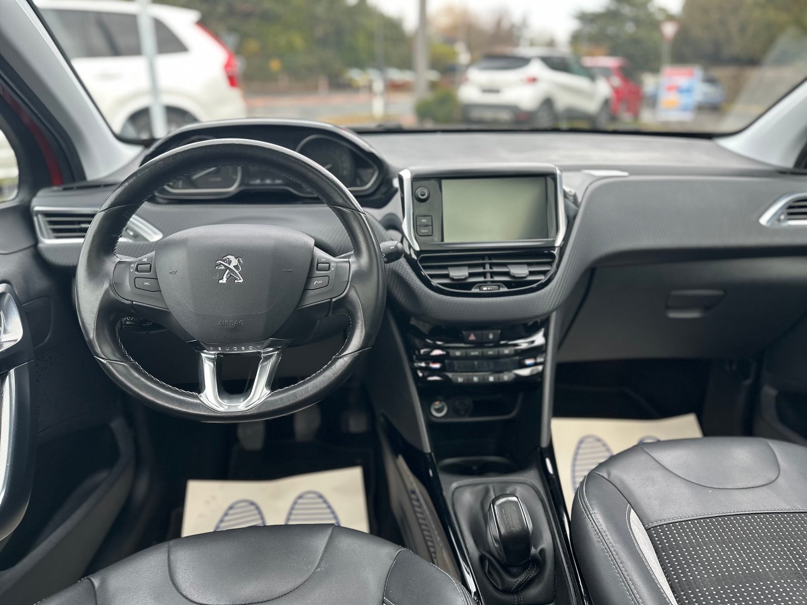 PEUGEOT 2008 1.2 PureTech Allure, Benzin, Occasion / Gebraucht, Handschaltung - 7