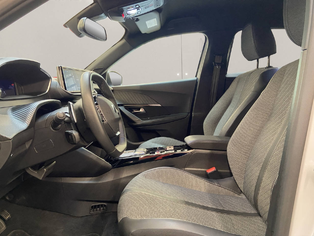 PEUGEOT 2008 1.2 Hybrid 145 Allure, Hybride Léger Essence/Électricité, Occasion / Utilisé, Automatique - 6