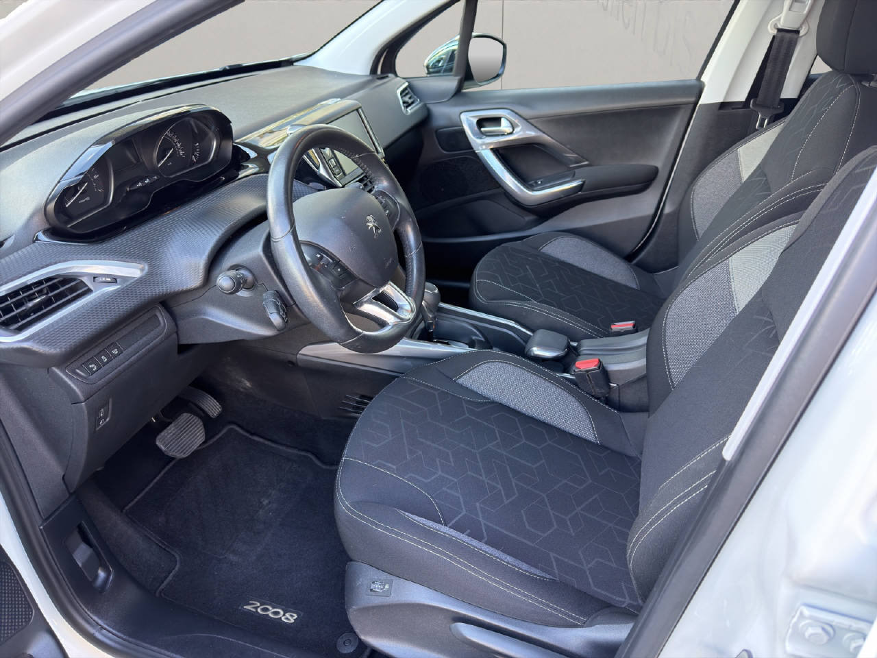 PEUGEOT 2008 1.2 PureTech 110 PS Style Automat, Benzin, Occasion / Gebraucht, Automatik - 4