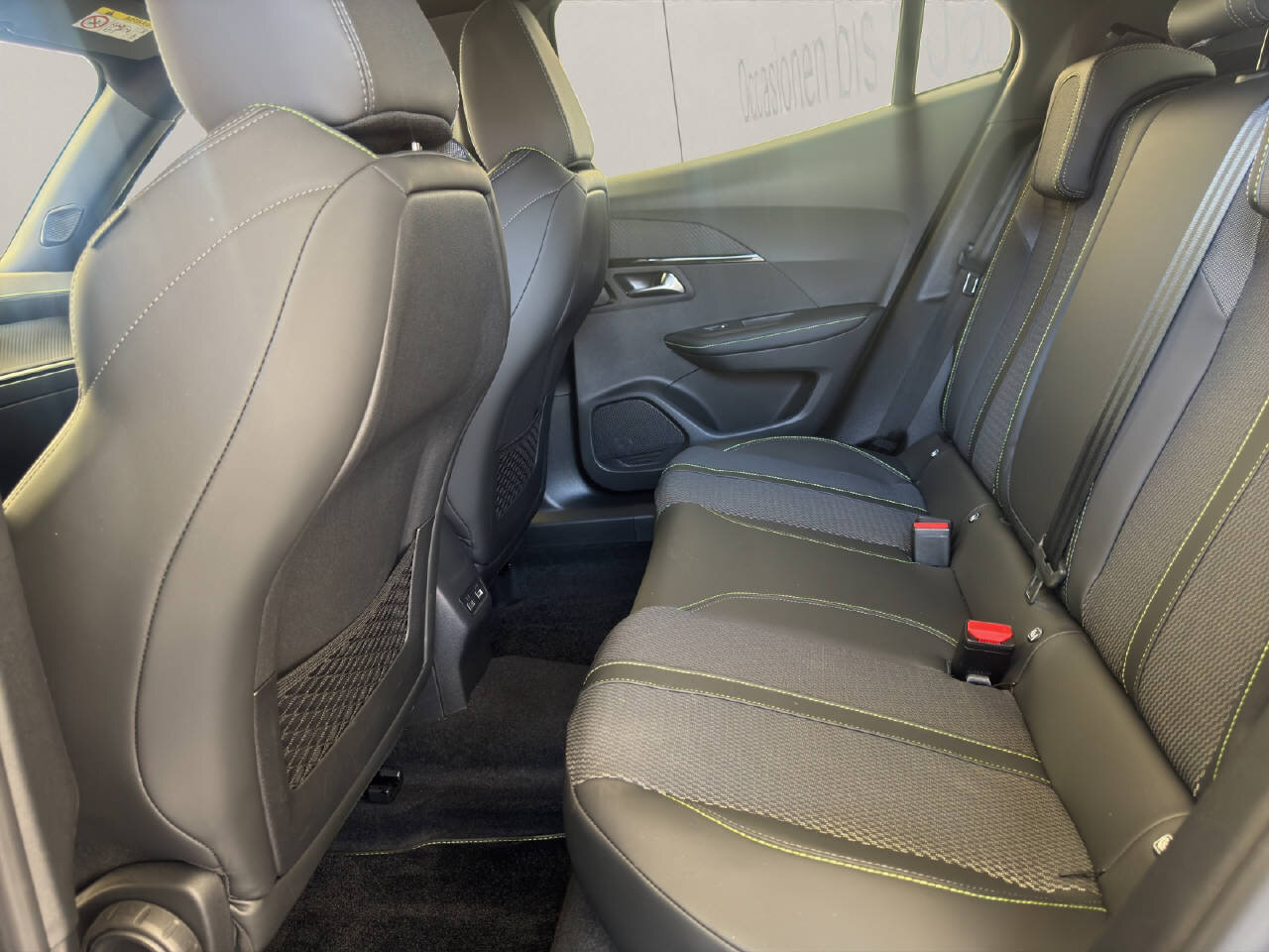 PEUGEOT 2008 1.2 Hybrid 145PS GT *Automat*, Mild-Hybrid Benzin/Elektro, Occasion / Gebraucht, Automatik - 6
