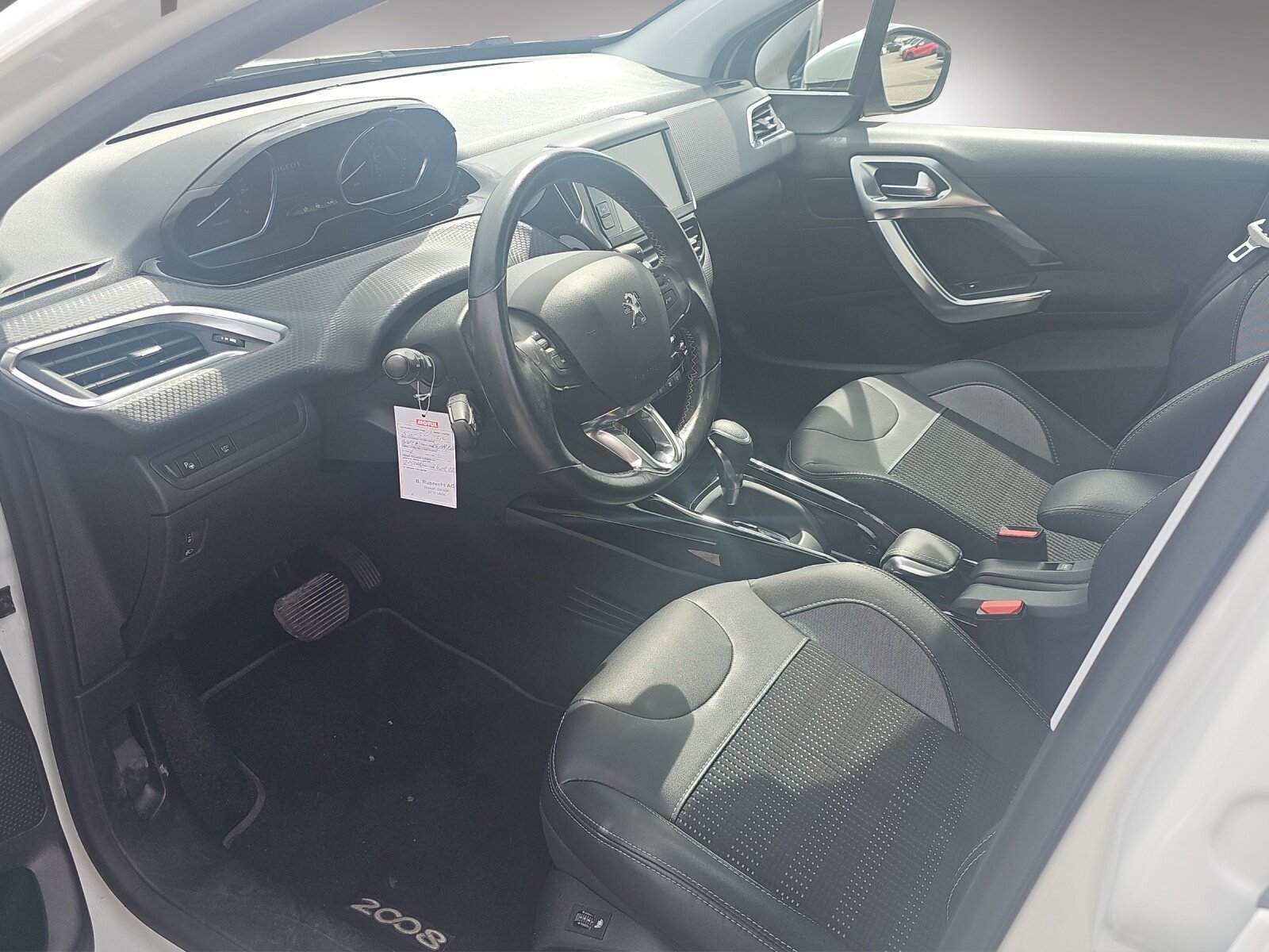 PEUGEOT 2008 1.2 PureTech 110 Allure S/S, Petrol, Second hand / Used, Automatic - 6