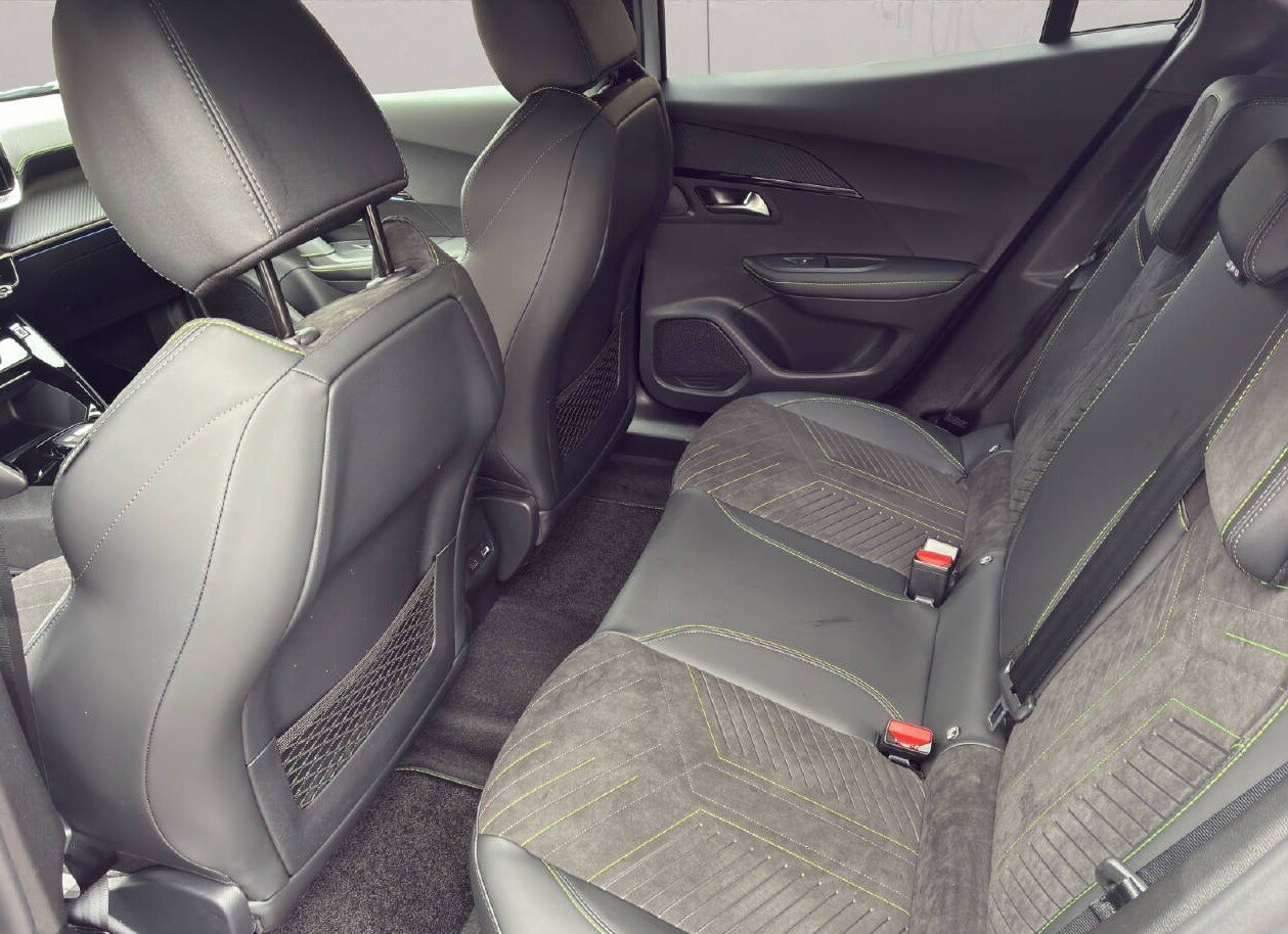 PEUGEOT 2008 1.2 Hybrid 145 PS GT, Mild-Hybrid Benzin/Elektro, Occasion / Gebraucht, Automatik - 7