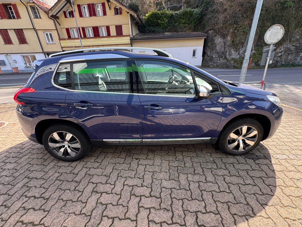PEUGEOT 2008 1.2 PureTech 110 Feline S/S, Benzin, Occasion / Gebraucht, Handschaltung - 6