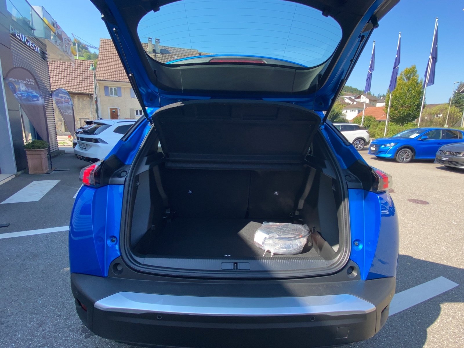 PEUGEOT 2008 e-Active, Electric, Ex-demonstrator, Automatic - 7