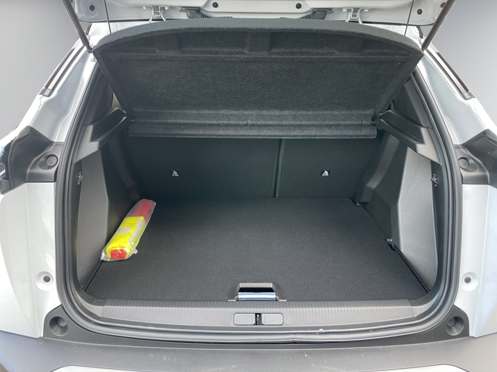 PEUGEOT 2008 1.2 Hybrid GT, Benzin, Vorführwagen, Automatik - 7