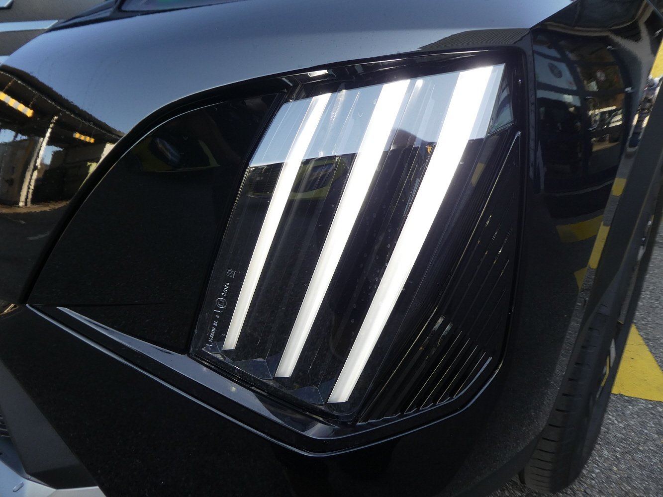 PEUGEOT 2008 1.2 Hybrid 145 Allure Premium, Mild-Hybrid Petrol/Electric, Ex-demonstrator, Automatic - 4