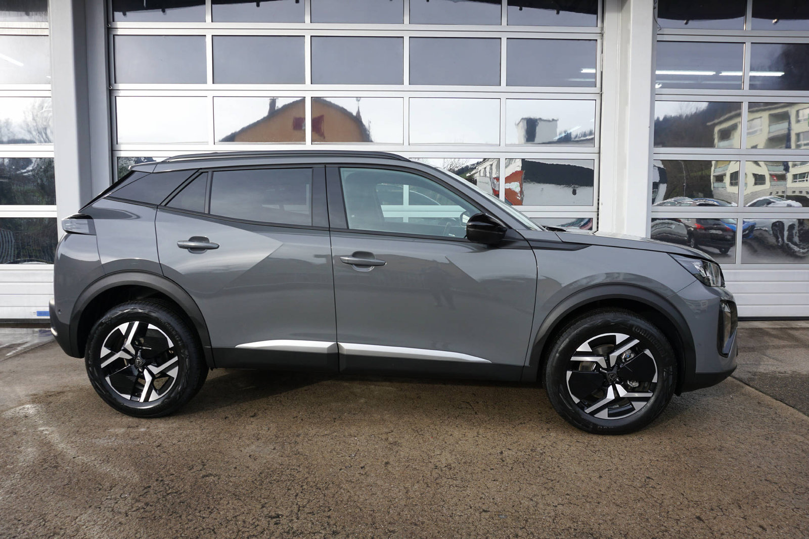 PEUGEOT 2008 1.2 Hybrid 145 Allure Premium, Hybride Léger Essence/Électricité, Voiture de démonstration, Automatique - 2