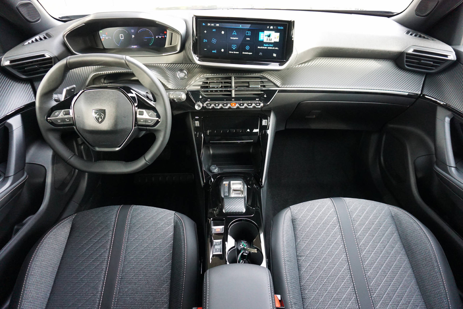 PEUGEOT 2008 1.2 Hybrid 145 Allure Premium, Hybride Léger Essence/Électricité, Voiture de démonstration, Automatique - 4