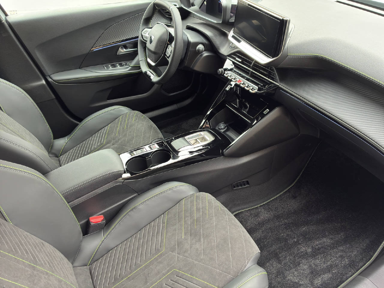 PEUGEOT 2008 1.2 Hybrid 145 PS GT, Mild-Hybrid Petrol/Electric, Ex-demonstrator, Automatic - 7
