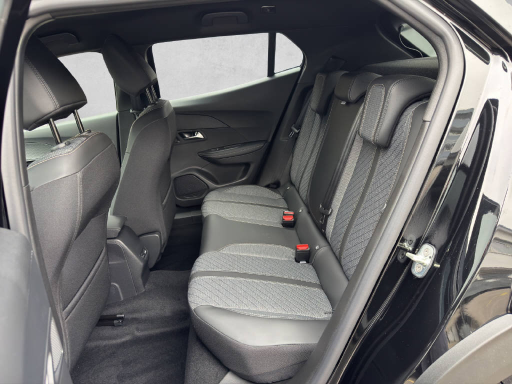 PEUGEOT 2008 1.2 Hybrid 145 Allure Premium, Mild-Hybrid Benzin/Elektro, Vorführwagen, Automatik - 7