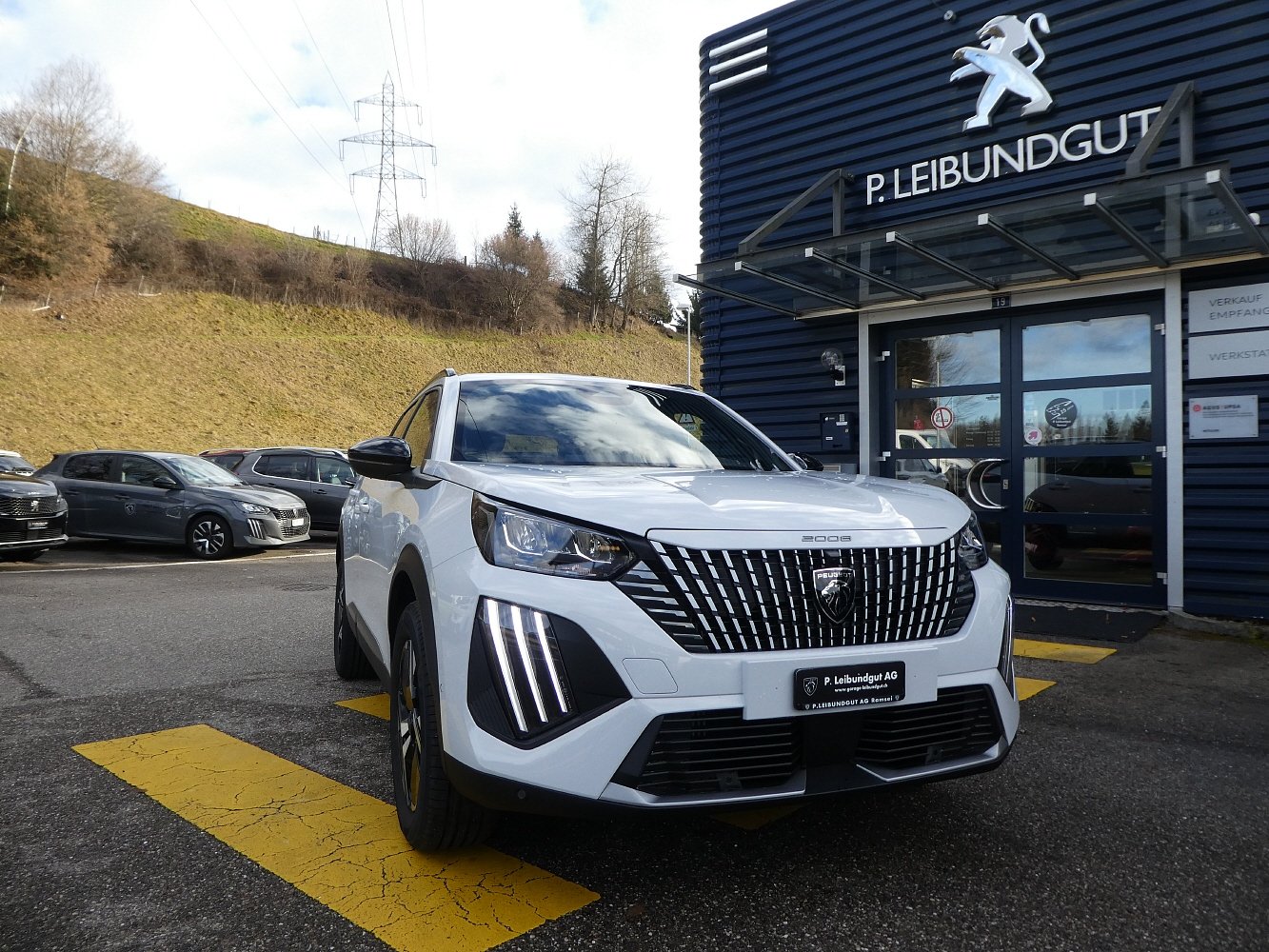 PEUGEOT 2008 1.2 Hybrid 145 Allure Premium