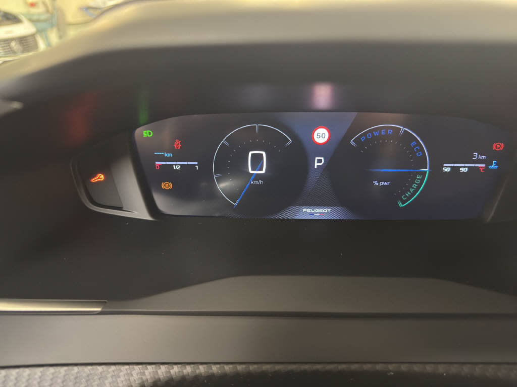 PEUGEOT 2008 1.2 Hybrid 145 Allure Premium, Hybride Léger Essence/Électricité, Voiture de démonstration, Automatique - 6