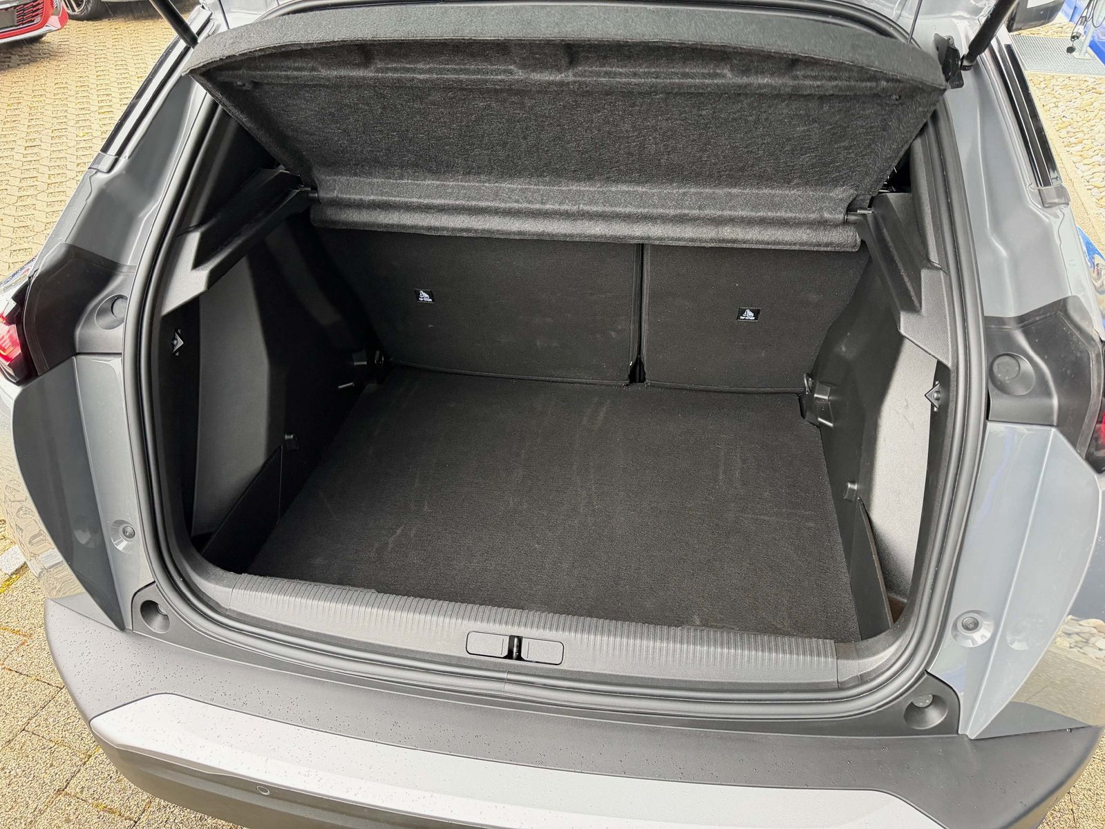 PEUGEOT 2008 1.2 PureTech Allure 5 Jahre Garantie, Benzin, Vorführwagen, Handschaltung - 6