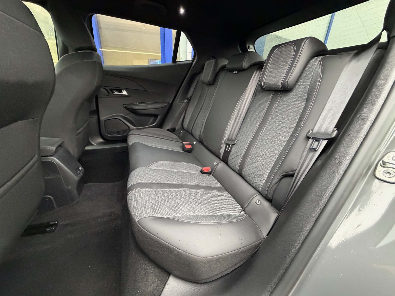 PEUGEOT 2008 1.2 PureTech Allure 5 Jahre Garantie, Benzin, Vorführwagen, Handschaltung - 7