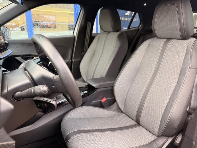 PEUGEOT 2008 1.2 PureTech Allure 5 Jahre Garantie, Essence, Voiture de démonstration, Manuelle - 6