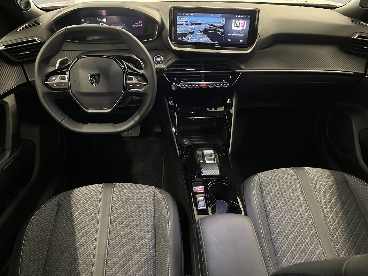 PEUGEOT 2008 1.2 PureTech Allure Premium, Essence, Voiture de démonstration, Automatique - 6