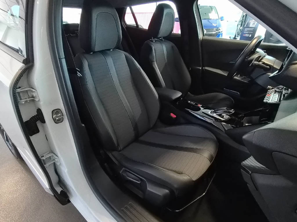 PEUGEOT 2008 1.2 PureTech 130 Allure, Essence, Voiture de démonstration, Automatique - 3