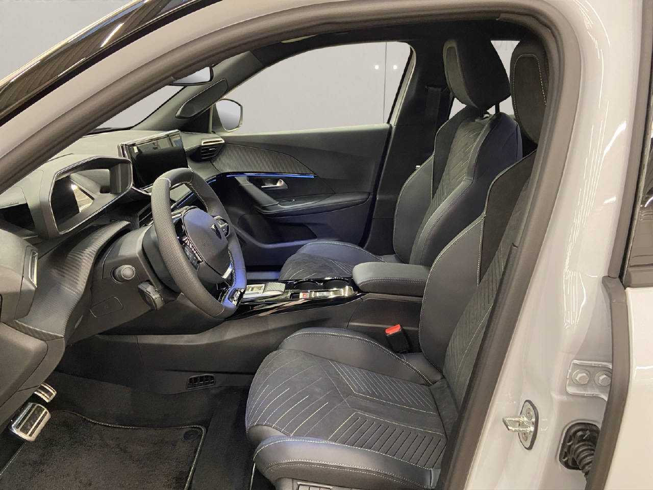 PEUGEOT 2008 1.2 Hybrid 145 GT, Hybride Léger Essence/Électricité, Voiture de démonstration, Automatique - 5