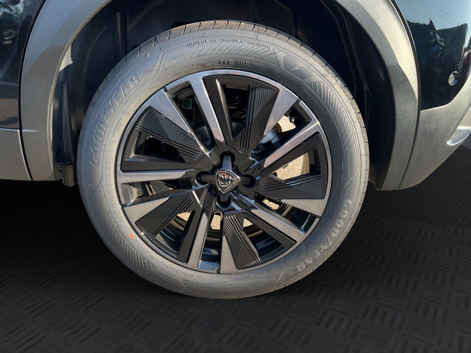 PEUGEOT 2008 1.2 Hybrid 145 GT Exclusive, Mild-Hybrid Benzin/Elektro, Vorführwagen, Automatik - 7