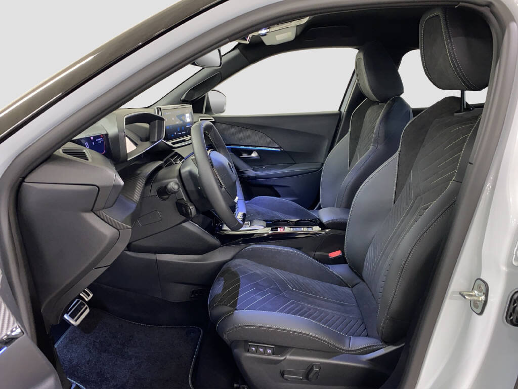 PEUGEOT 2008 1.2 Hybrid 145 GT Exclusive, Mild-Hybrid Petrol/Electric, Ex-demonstrator, Automatic - 6
