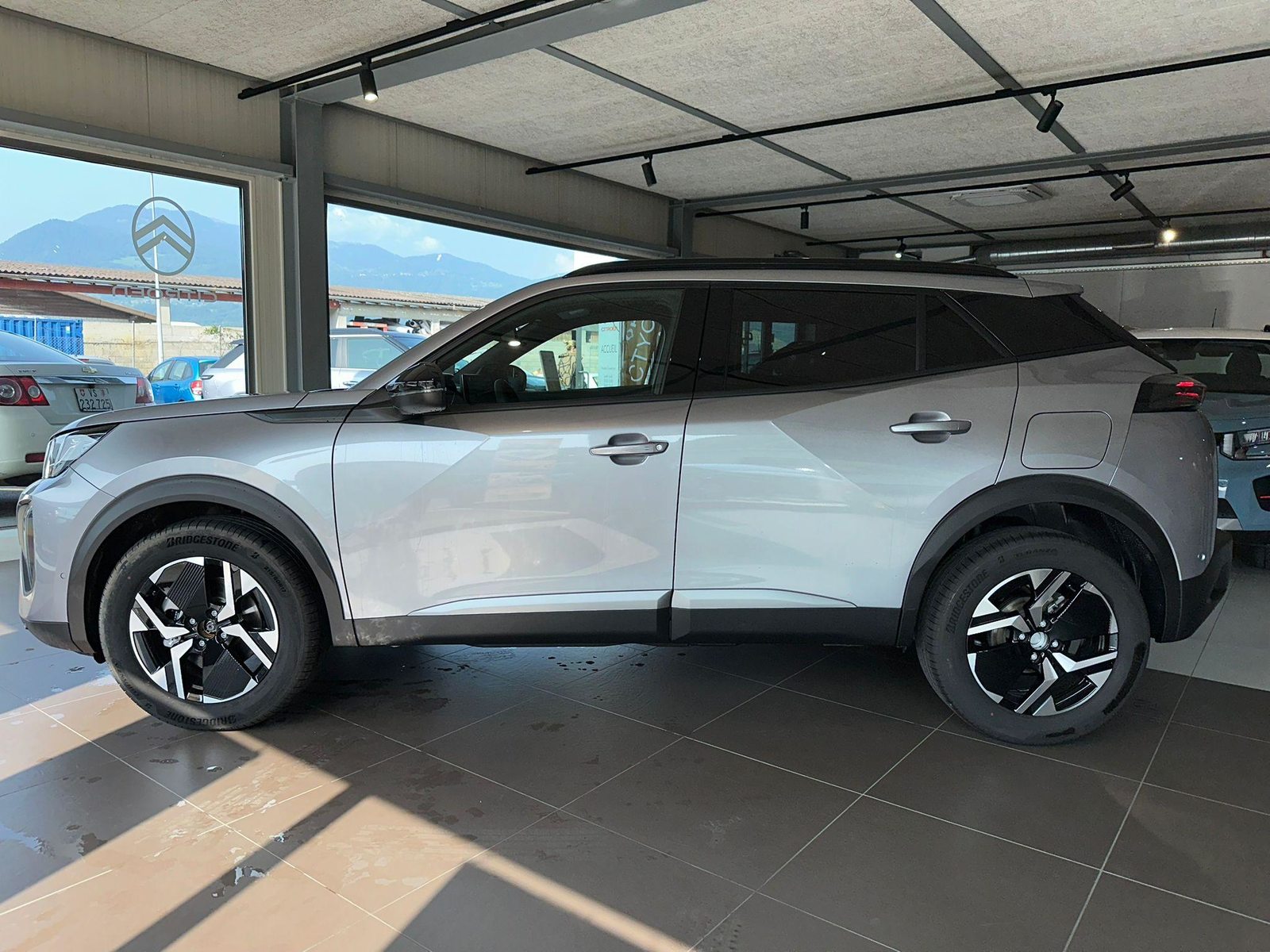 PEUGEOT 2008 1.2 MHEV Allure Premium 8 ans de garantie, Hybride Léger Essence/Électricité, Voiture nouvelle, Automatique - 2