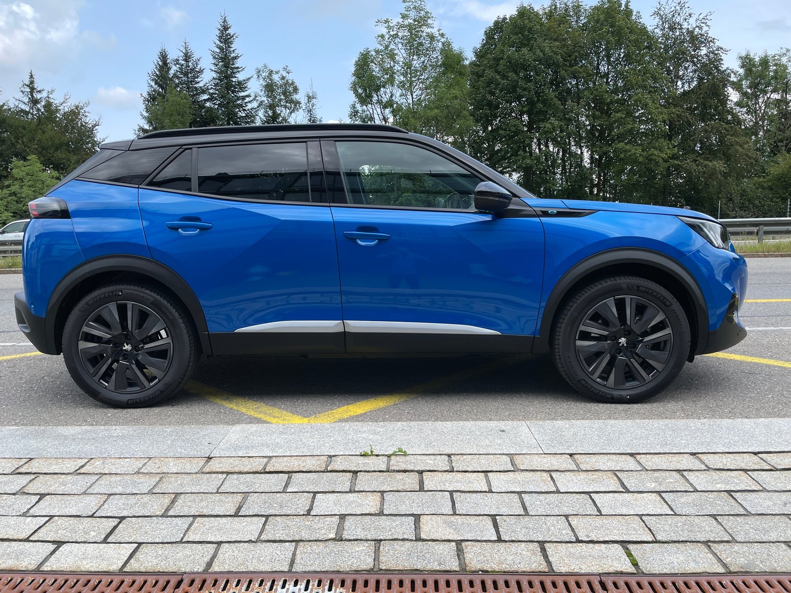 PEUGEOT 2008 e GT Pack, Elektro, Neuwagen, Automat - 4