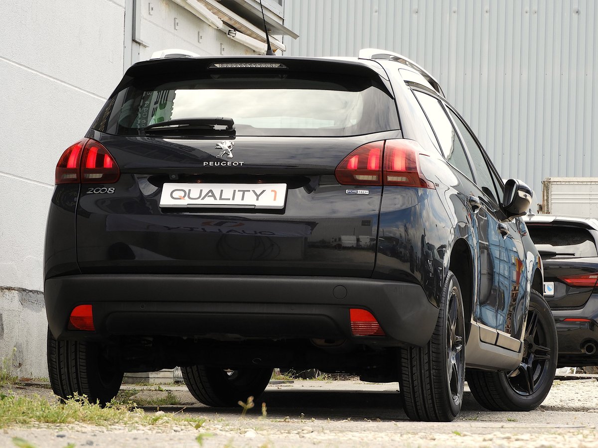 PEUGEOT 2008 1.2 PureTech Style I CH FZ I Peugeot Service bisher I G, Petrol, Second hand / Used, Manual - 5