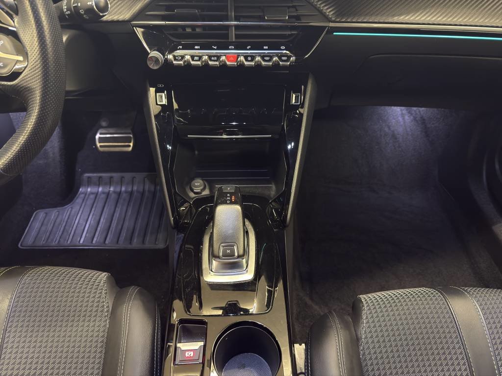 PEUGEOT 2008 1.2 PureTech GT EAT8, Essence, Occasion / Utilisé, Automatique - 7