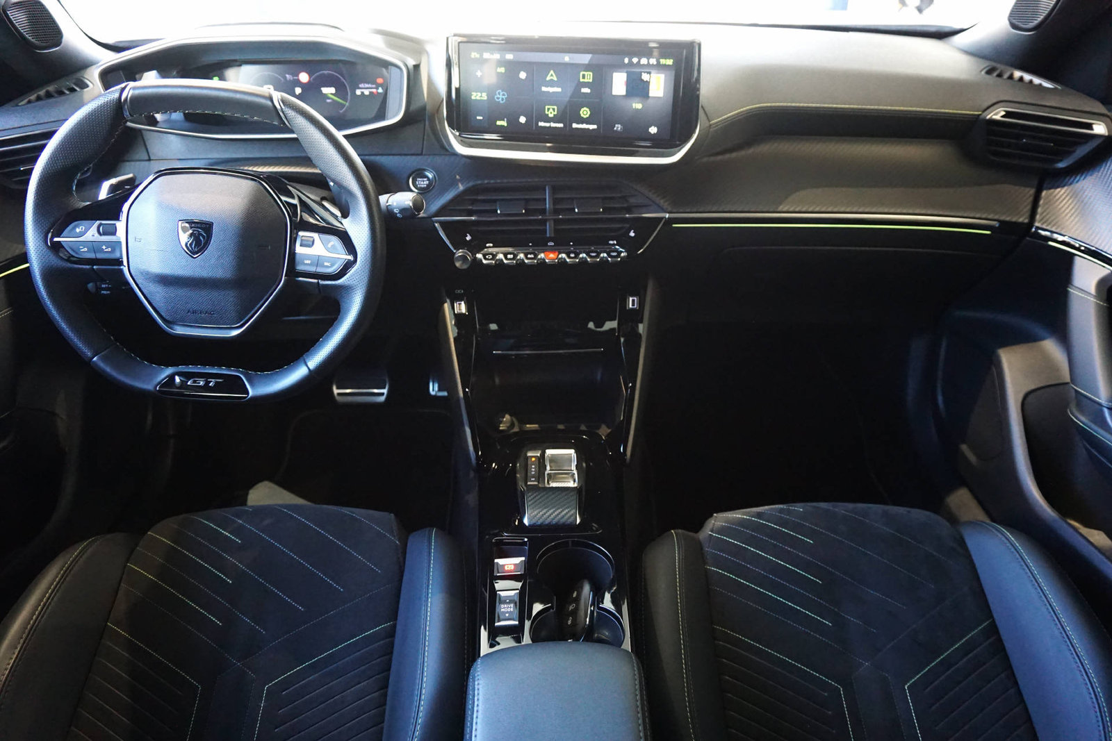 PEUGEOT 2008 1.2 PureTech 130 GT, Essence, Occasion / Utilisé, Automatique - 4