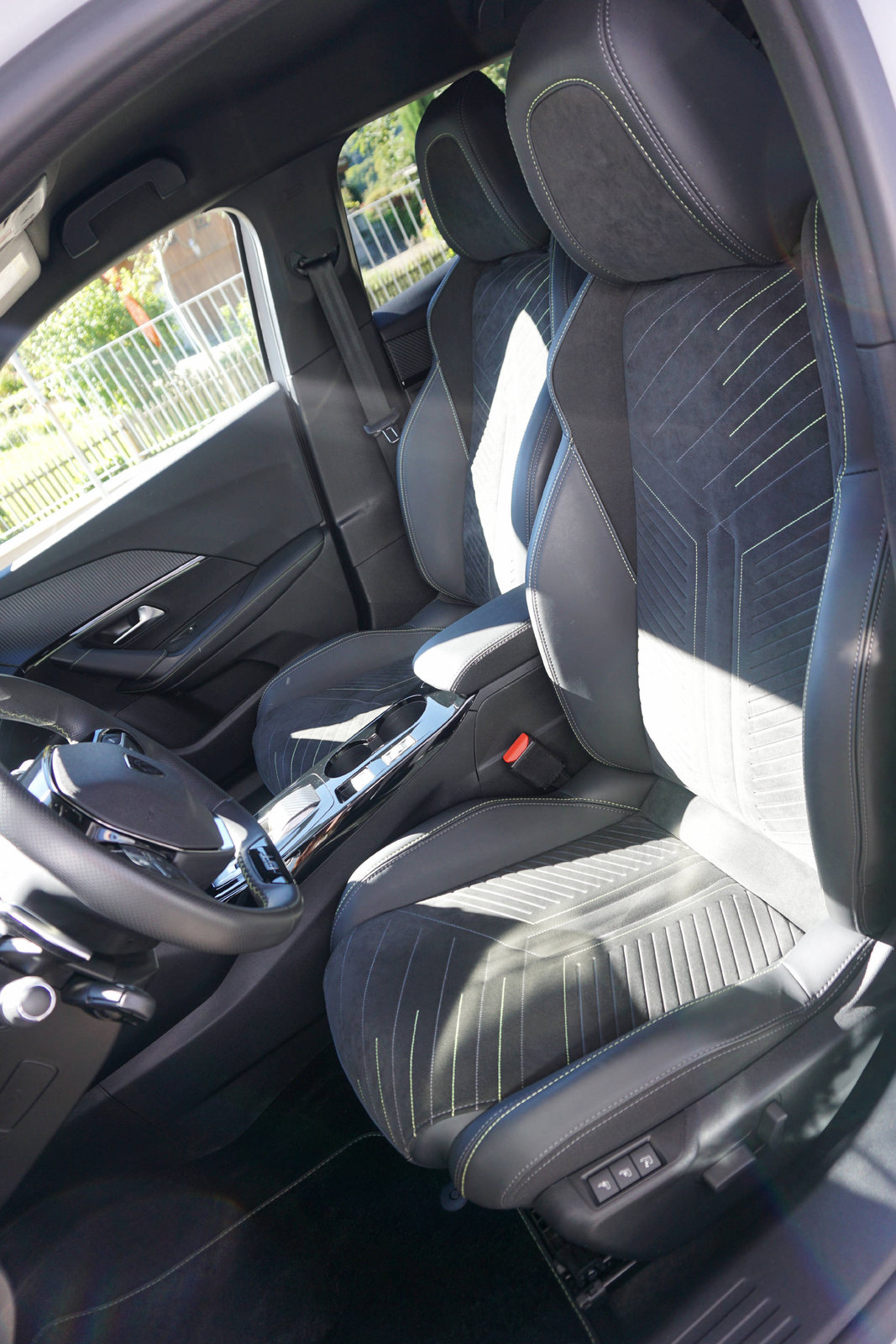 PEUGEOT 2008 1.2 PureTech 130 GT, Essence, Occasion / Utilisé, Automatique - 7