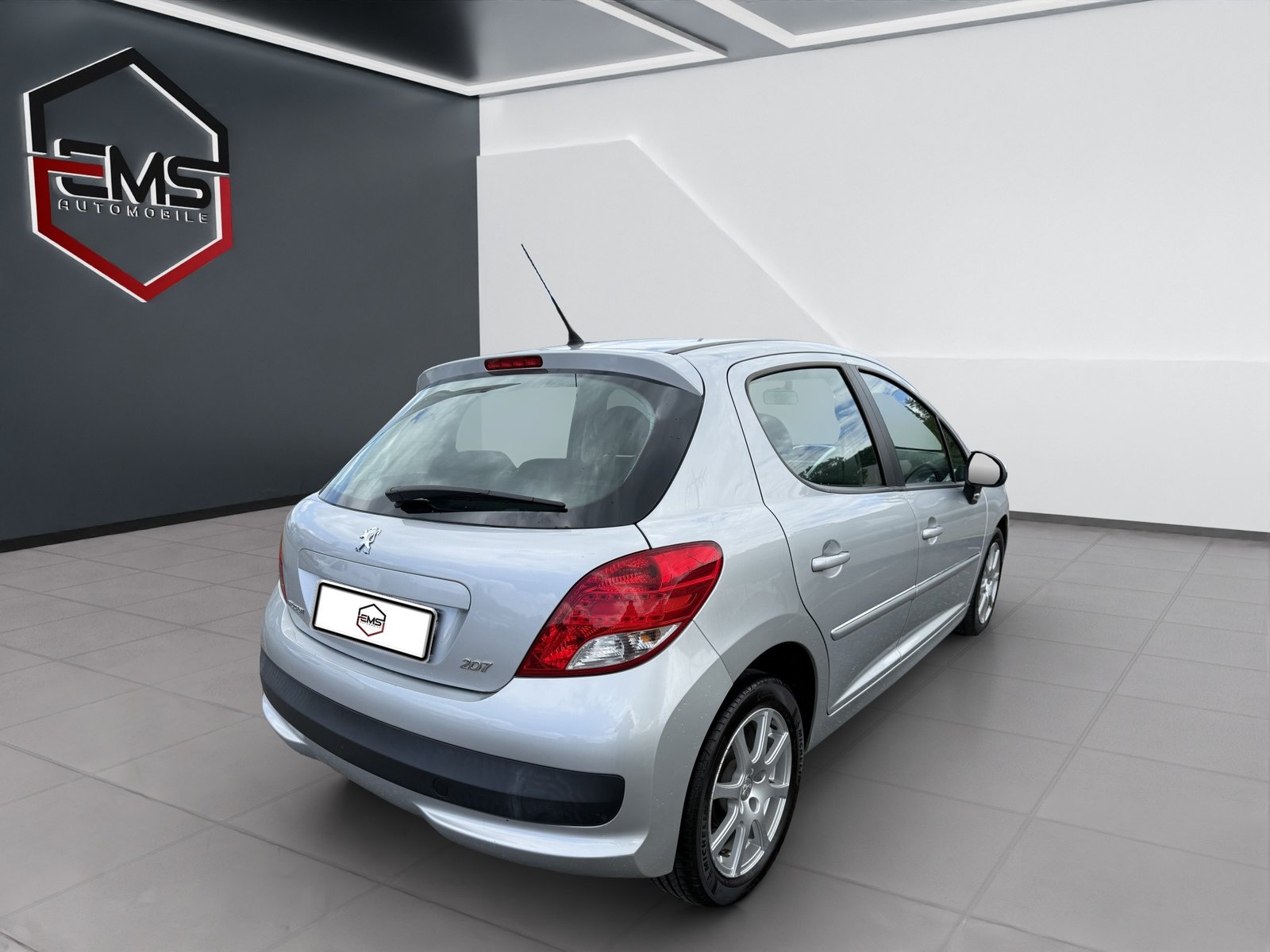 PEUGEOT 207 1.4 16V Allure, Petrol, Second hand / Used, Manual - 5