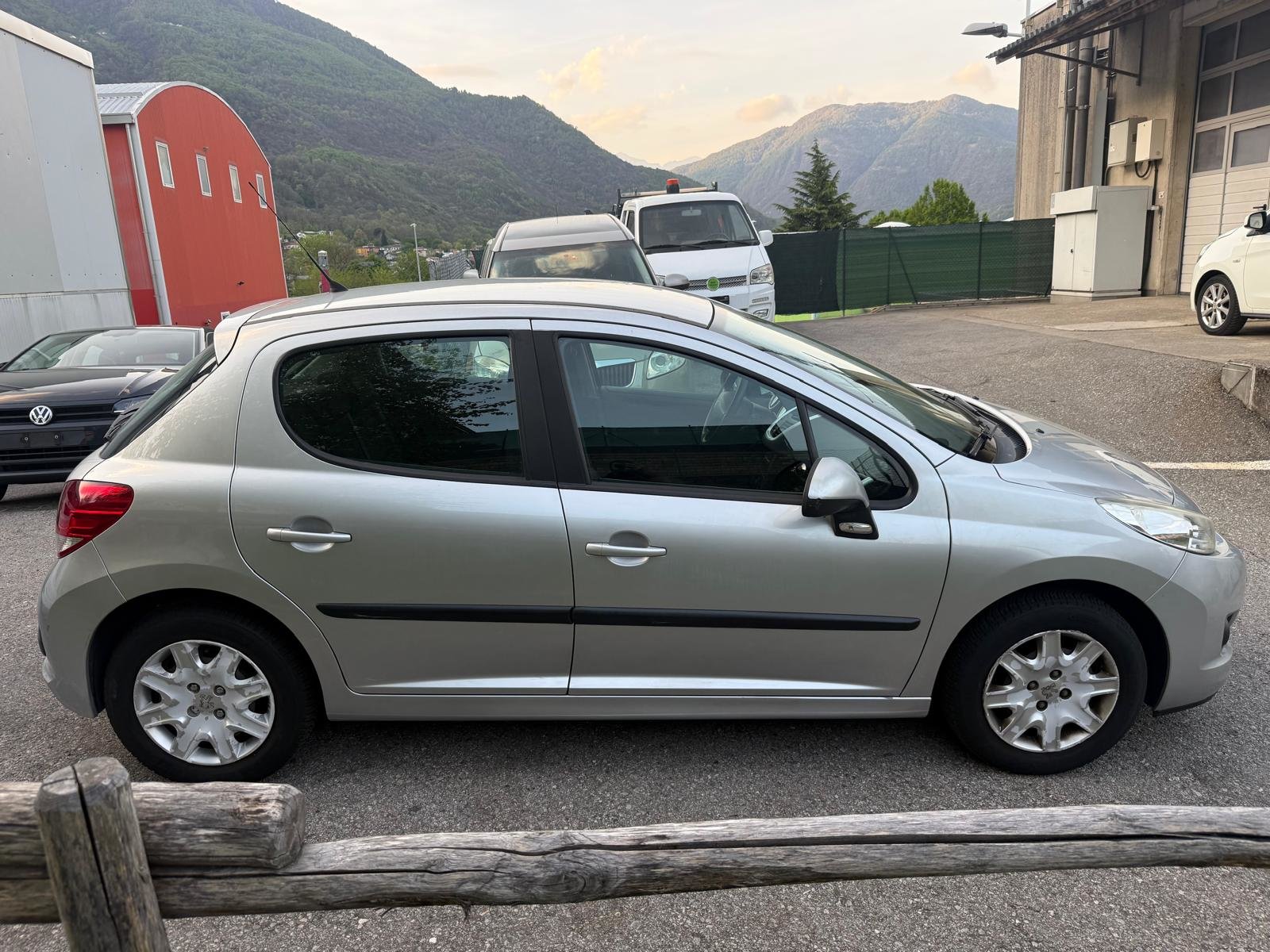 PEUGEOT 207 1.4 Trendy Clim, Essence, Occasion / Utilisé, Manuelle - 2