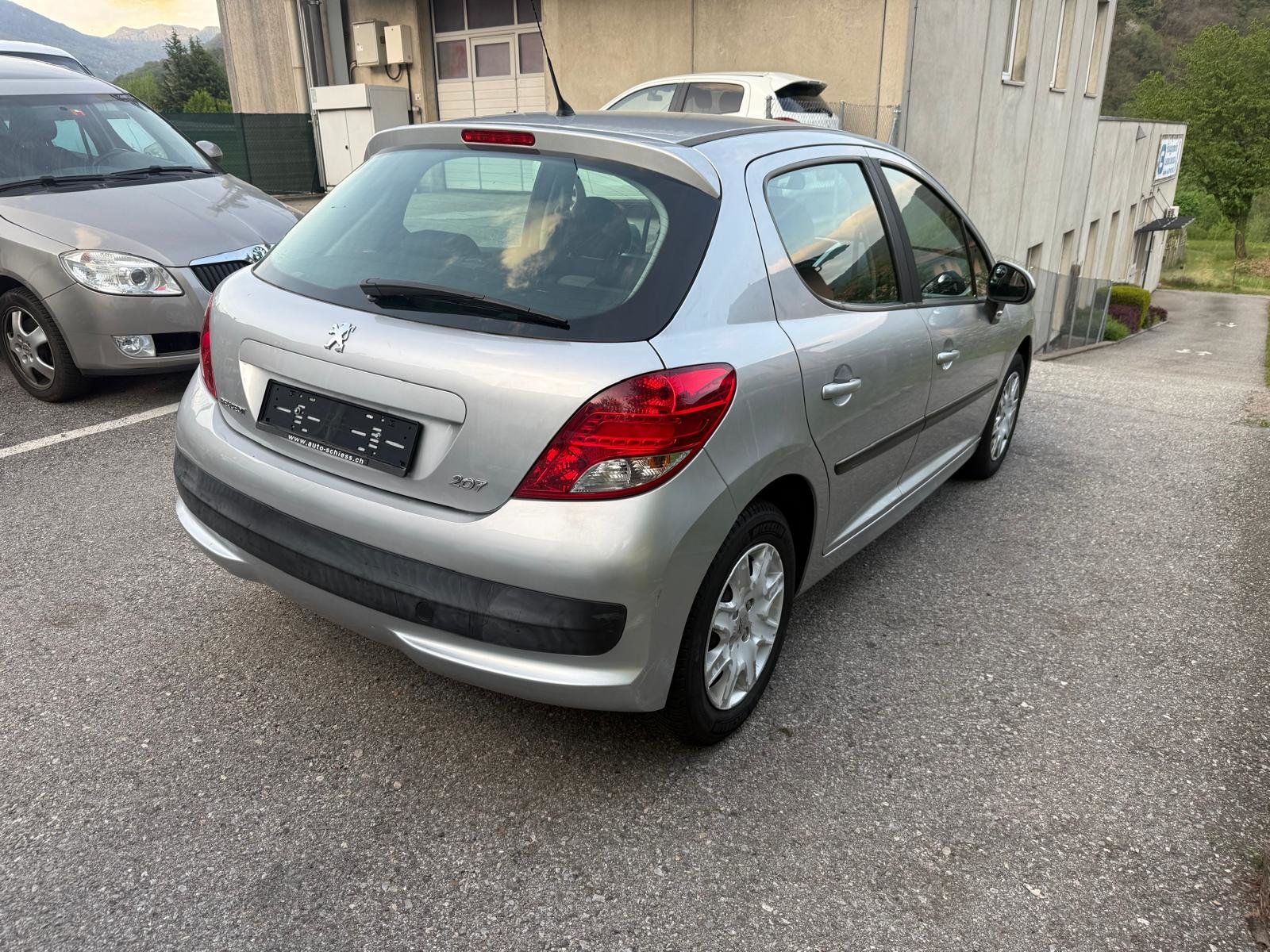 PEUGEOT 207 1.4 Trendy Clim, Essence, Occasion / Utilisé, Manuelle - 3