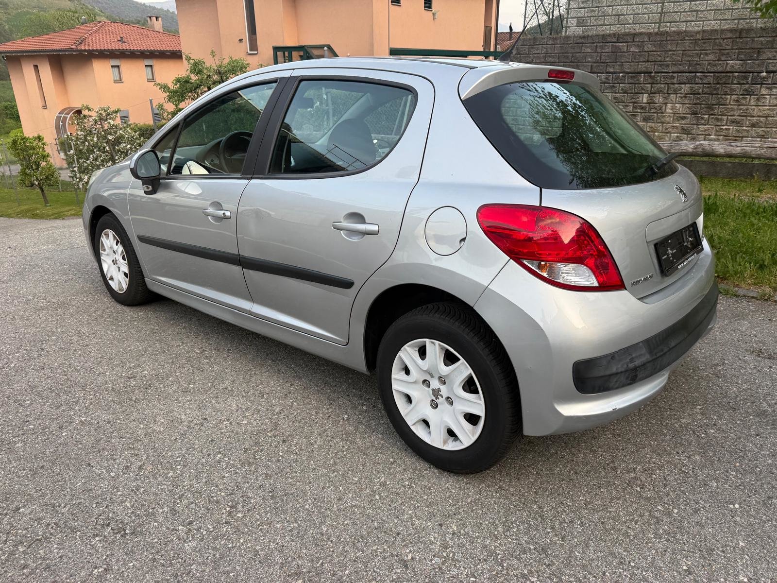 PEUGEOT 207 1.4 Trendy Clim, Essence, Occasion / Utilisé, Manuelle - 5