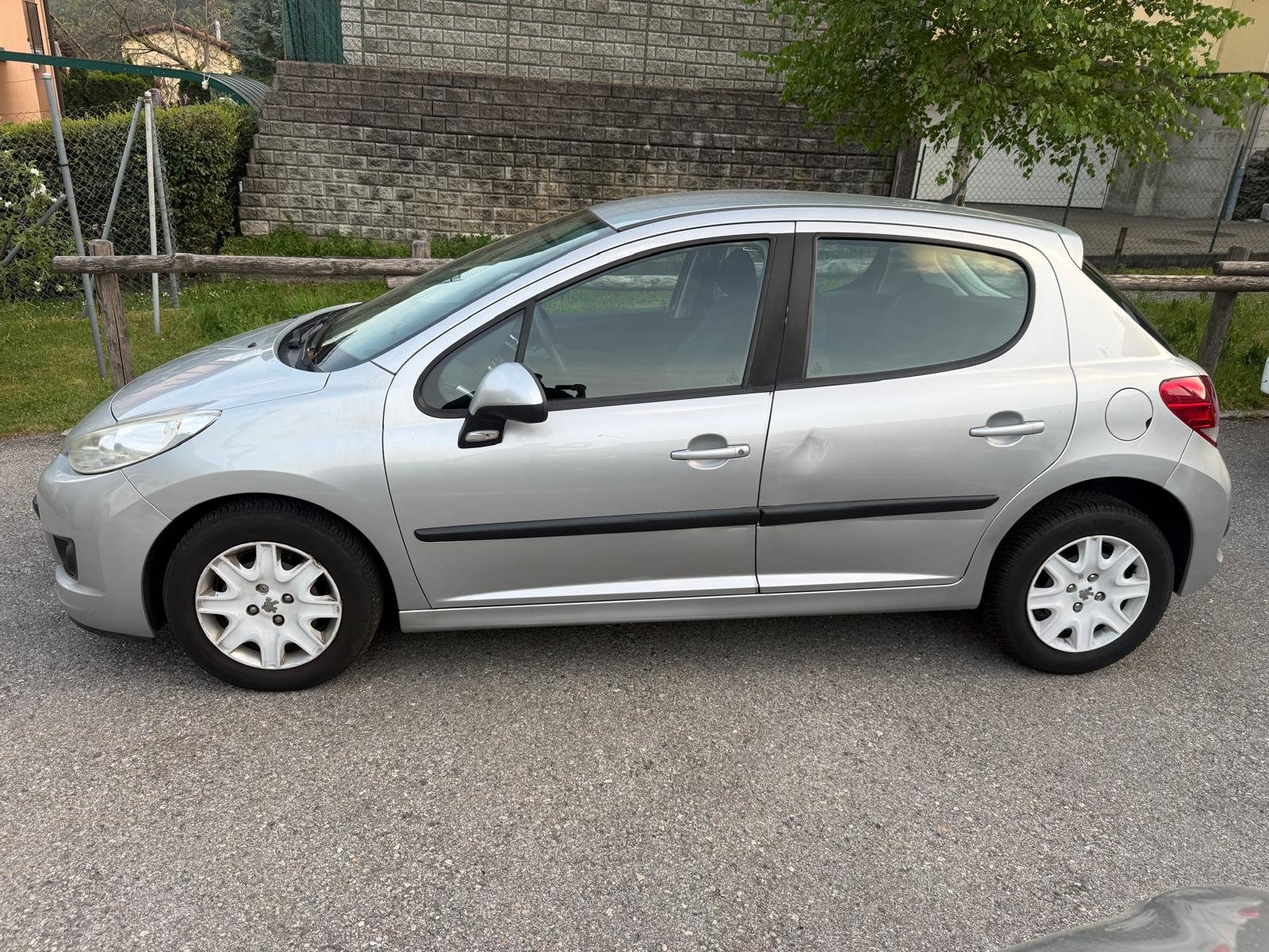 PEUGEOT 207 1.4 Trendy Clim, Essence, Occasion / Utilisé, Manuelle - 6