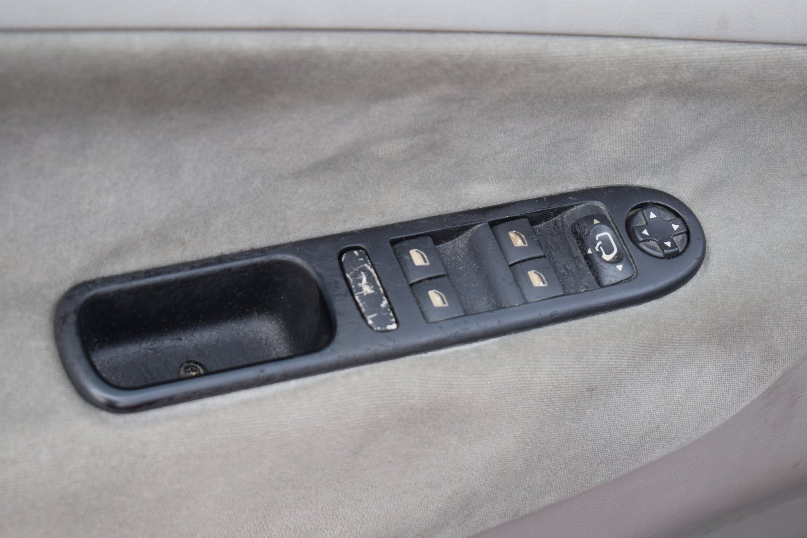 PEUGEOT 207 1.6 HDI XSI, Diesel, Occasion / Gebraucht, Handschaltung - 6
