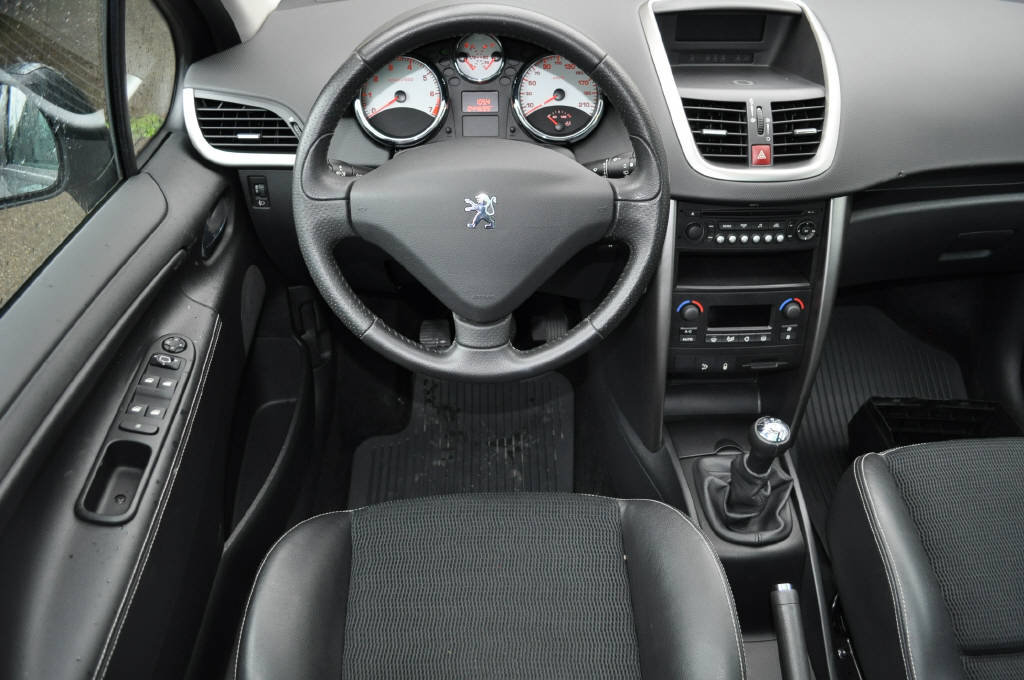 PEUGEOT 207 SW 1.6 16V Outdoor, Essence, Occasion / Utilisé, Manuelle - 4