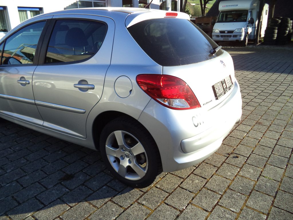 PEUGEOT 207 1.6 16V Allure, Essence, Occasion / Utilisé, Automatique - 3
