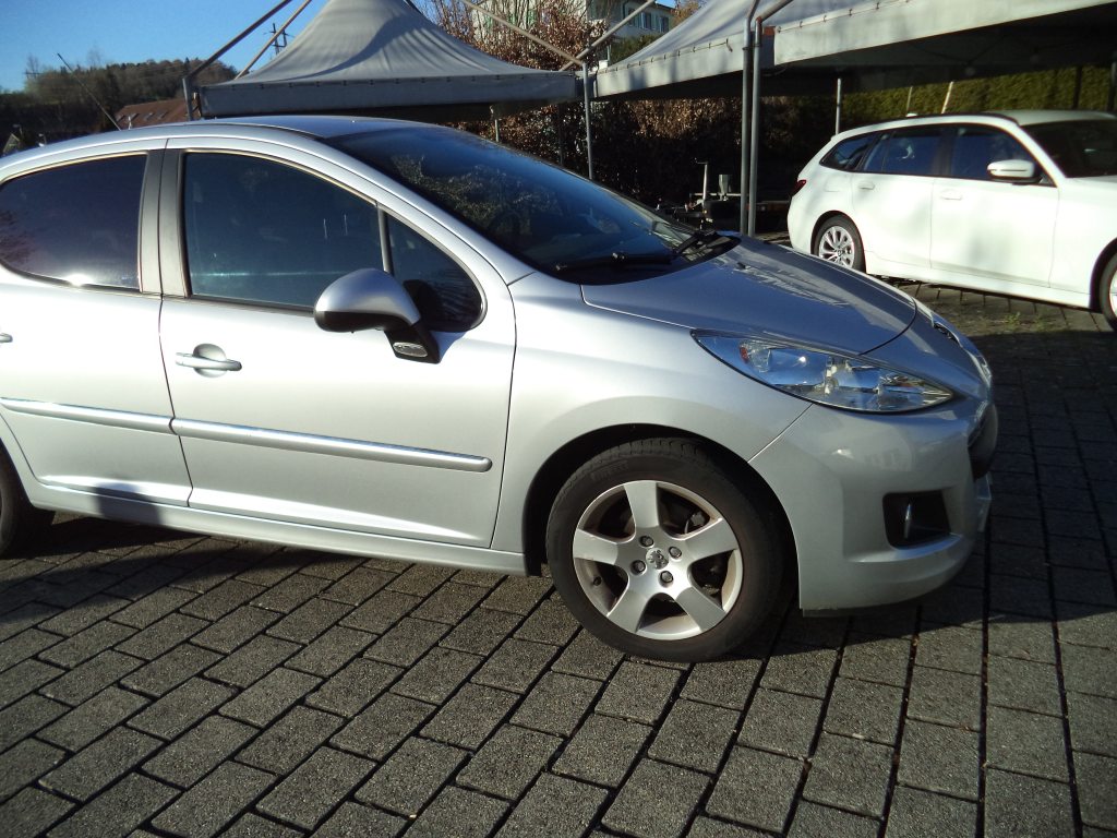 PEUGEOT 207 1.6 16V Allure, Essence, Occasion / Utilisé, Automatique - 5