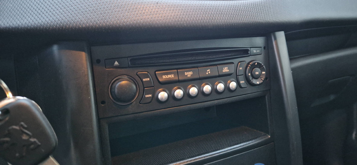 PEUGEOT 207 1.4 16V 95 Trendy Clim, Benzin, Occasion / Gebraucht, Handschaltung - 6