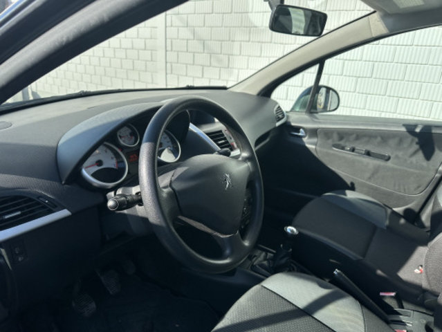 PEUGEOT 207 1.4 16V Millesim 200, Petrol, Second hand / Used, Manual - 7