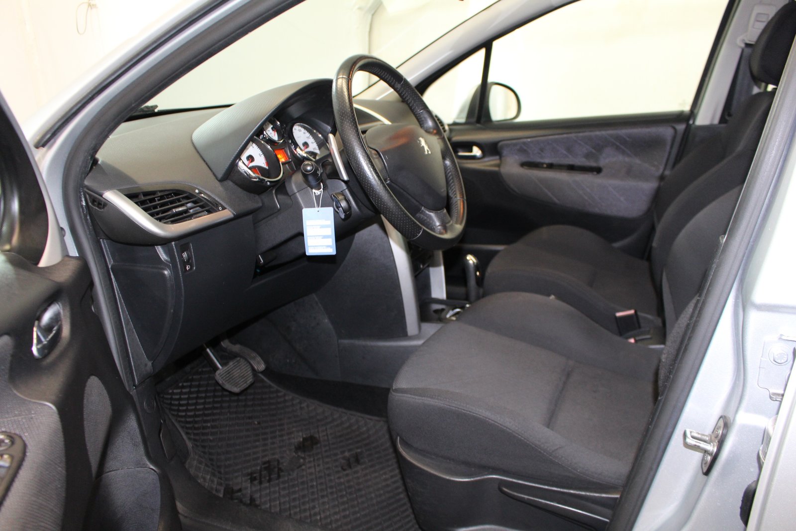 PEUGEOT 207 1.4 16V 95 Trendy, Essence, Occasion / Utilisé, Automatique - 7