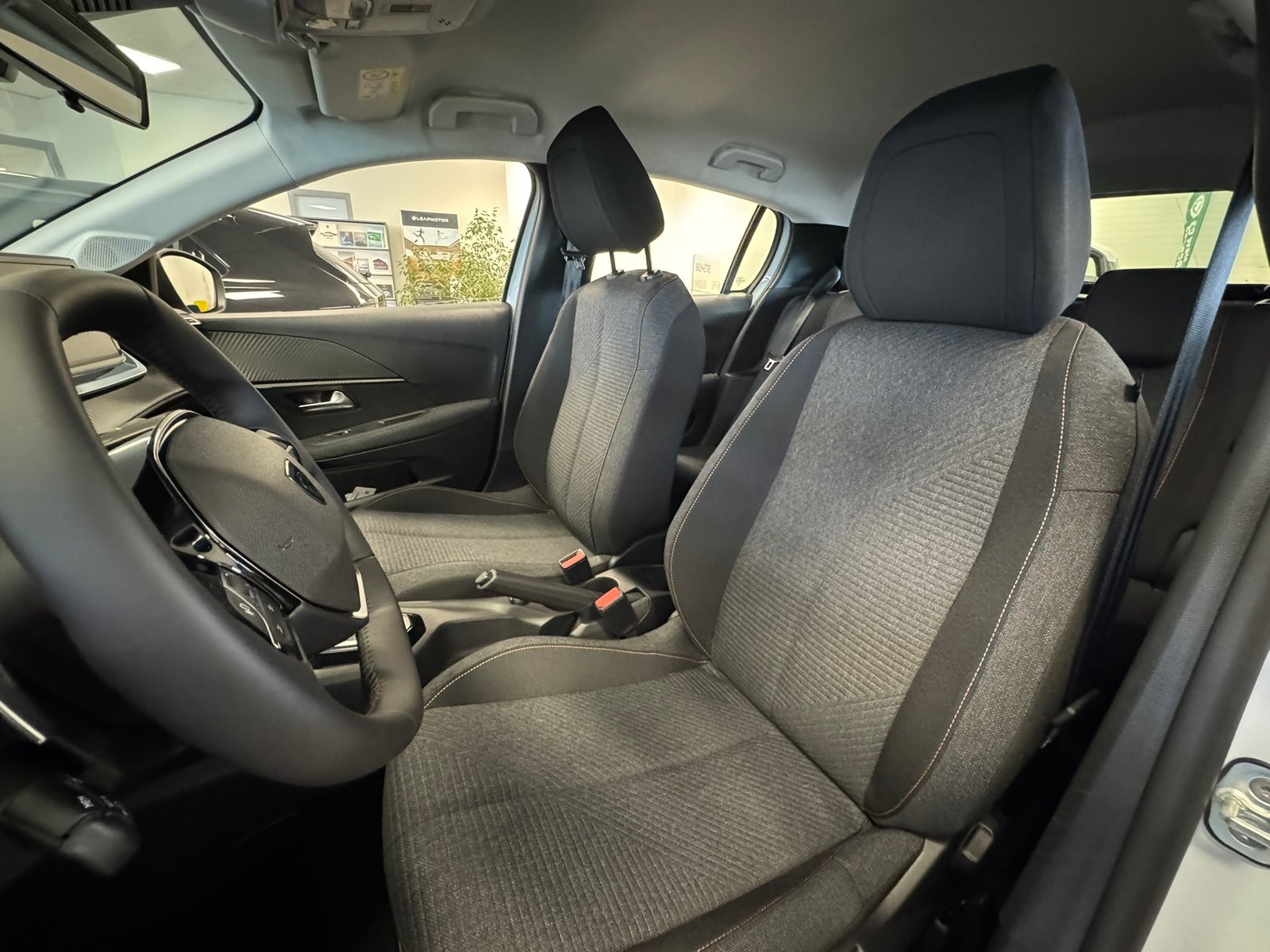 PEUGEOT 208 1.2 MHEV 110 Style, Mild-Hybrid Benzin/Elektro, Neuwagen, Automatik - 6