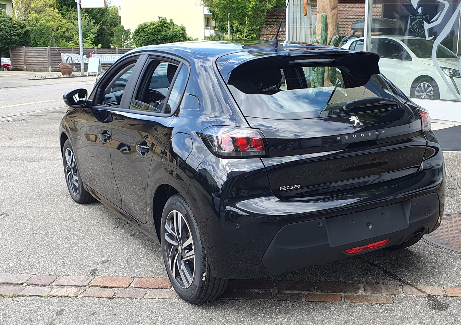 PEUGEOT 208 MHEV Allure Premium Helvetia, Hybride Léger Essence/Électricité, Voiture nouvelle, Automatique - 2